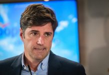 Emilio Navarro: "El incendio está controlado, seguimos tratando las zonas afectadas con medios terrestres"
