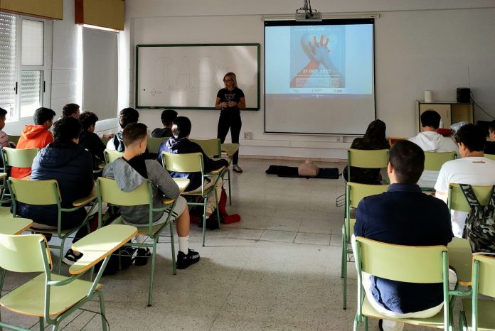 Alumnado-asistente-a-uno-de-los-talleres-de-Salud-con-Z