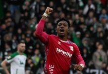 El futuro de Landázuri en el Tenerife: "Está contento y el club quiere que se quede, pero tocará esperar"
