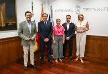 El Cabildo recibe al presidente del CD Tenerife, Felipe Miñambres